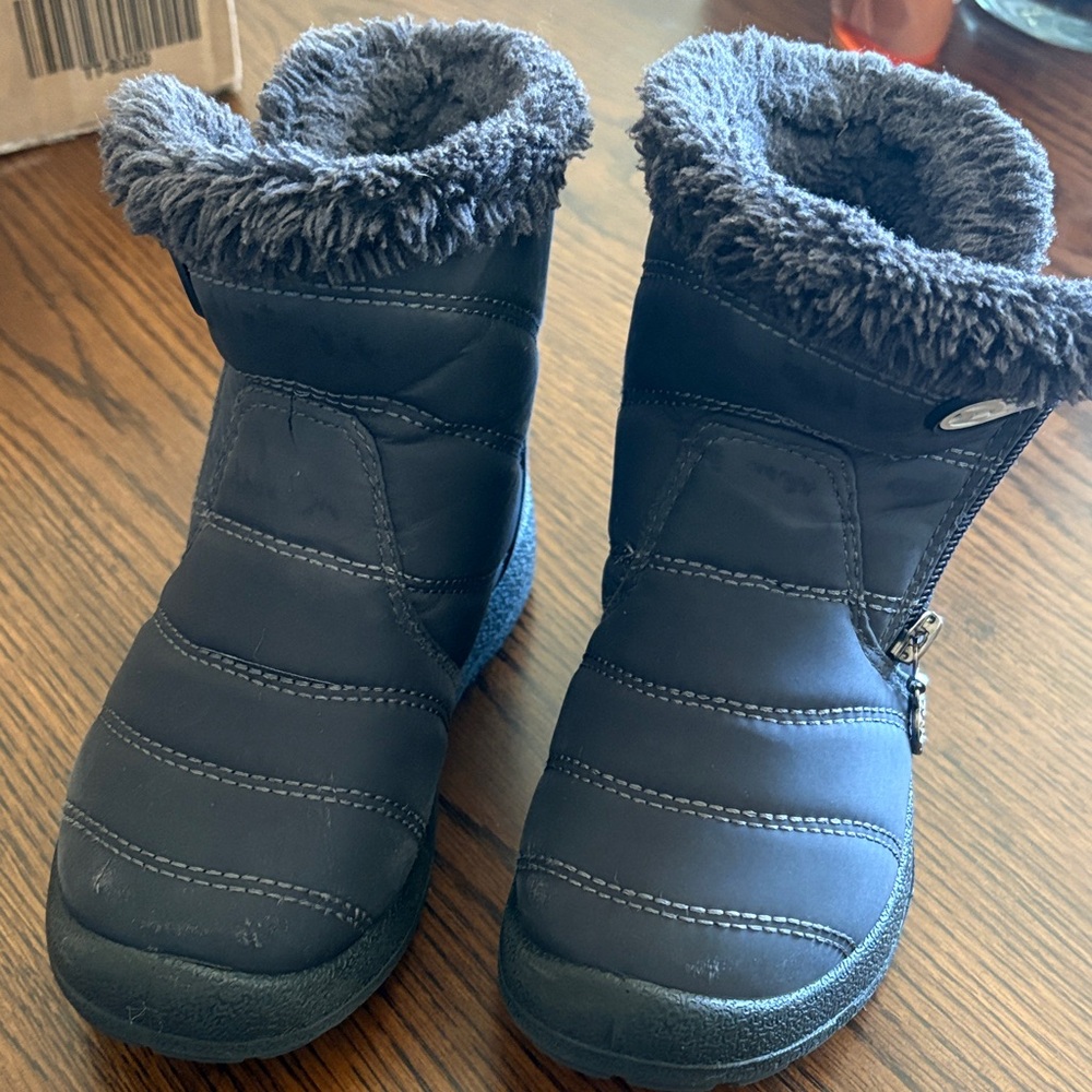 Cozy Black Winter Boots with Faux Fur Lining